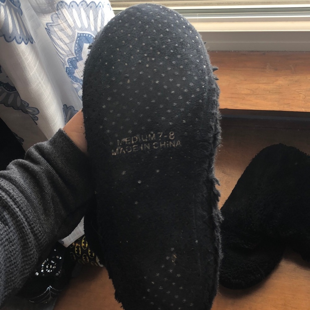 Slippers - Picture 3 of 4